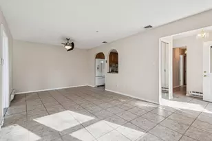 5 Fredricksburg Ct, Coram, NY 11727 - Photo 2