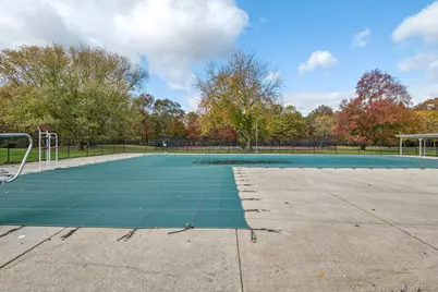 5 Fredricksburg Court, Coram, NY 11727 - Photo 28