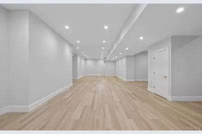 150 Milburn Lane, East Hills, NY 11577 - Photo 26