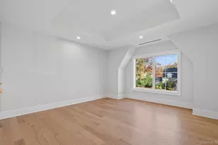 150 Milburn Ln, East Hills, NY 11577 - Photo 22
