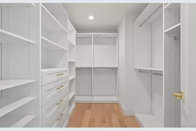 150 Milburn Lane, East Hills, NY 11577 - Photo 18