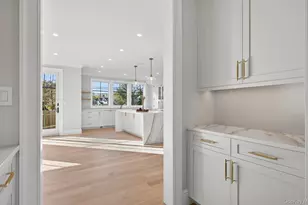 150 Milburn Ln, East Hills, NY 11577 - Photo 4