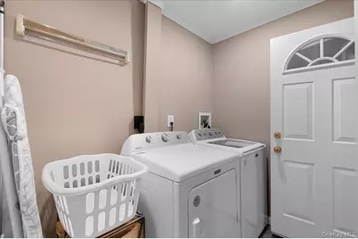 1321 Manor Lane, Bay Shore, NY 11706 - Photo 20