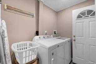 1321 Manor Ln, Bay Shore, NY 11706 - Photo 20