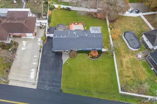 1321 Manor Ln, Bay Shore, NY 11706 - Photo 28