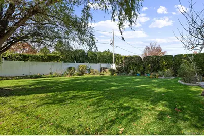 89 Nottingham Road, Manhasset Hills, NY 11040 - Photo 30