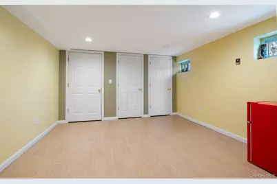 89 Nottingham Road, Manhasset Hills, NY 11040 - Photo 24