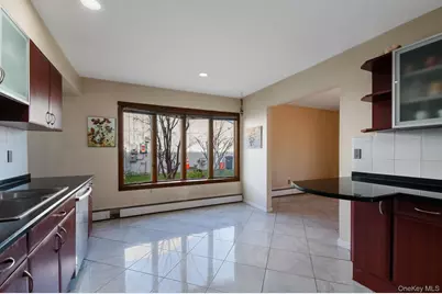 89 Nottingham Road, Manhasset Hills, NY 11040 - Photo 8