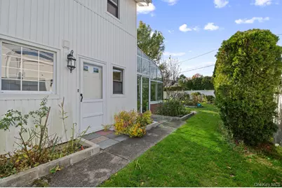 89 Nottingham Road, Manhasset Hills, NY 11040 - Photo 34