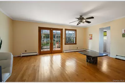 89 Nottingham Road, Manhasset Hills, NY 11040 - Photo 14