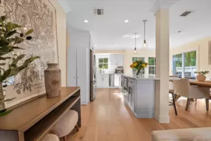 19 Sideview Dr, Oyster Bay, NY 11771 - Photo 4