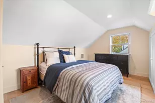 19 Sideview Dr, Oyster Bay, NY 11771 - Photo 24