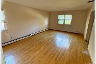 19 Carriage Road, Roslyn, NY 11576 - Photo 8