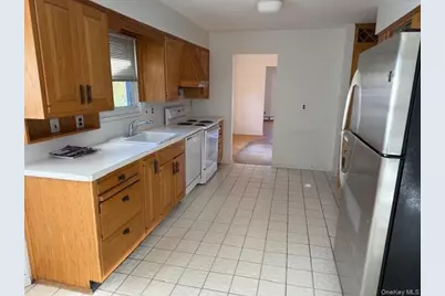 19 Carriage Road, Roslyn, NY 11576 - Photo 6