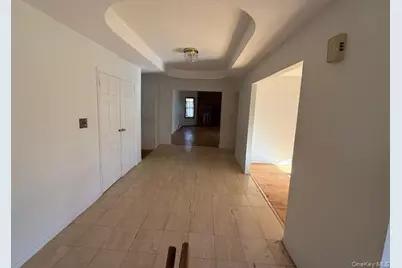 19 Carriage Road, Roslyn, NY 11576 - Photo 20