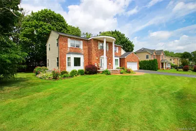 26 Woods Drive, East Hills, NY 11576 - Photo 2