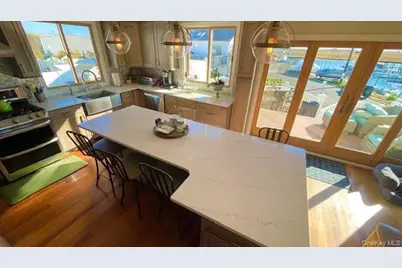 2905 Ocean Avenue, Seaford, NY 11783 - Photo 32