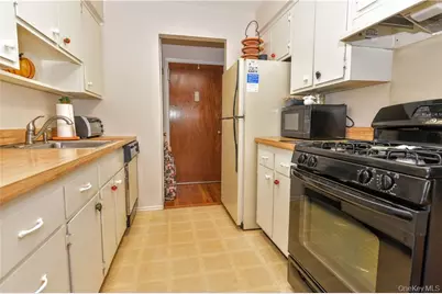 21 Normandy Village Village #2, Nanuet, NY 10954 - Photo 18