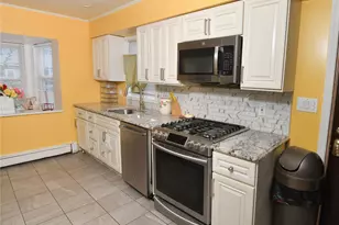 76 E Hollywood Ave, Lindenhurst, NY 11757 - Photo 4