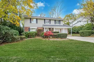 28 Glacier Dr, Smithtown, NY 11787 - Photo 4