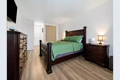 61-20 Grand Central Parkway #A900, Forest Hills, NY 11375 - Photo 12