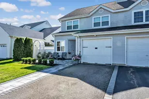 60 Herrels Cir, Melville, NY 11747 - Photo 2