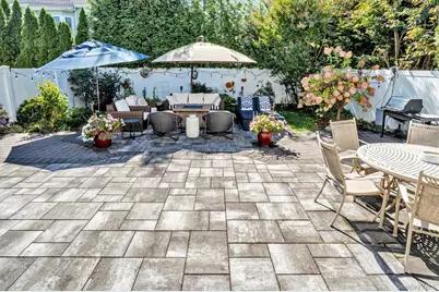 60 Herrels Circle, Melville, NY 11747 - Photo 24