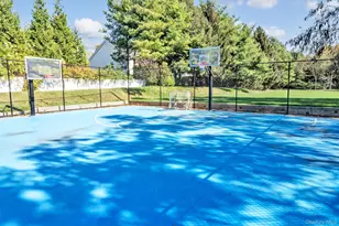 60 Herrels Cir, Melville, NY 11747 - Photo 40