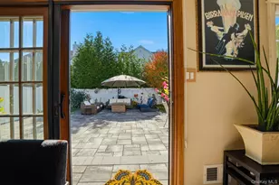 60 Herrels Cir, Melville, NY 11747 - Photo 12