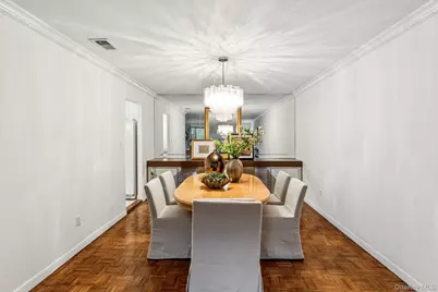 96 Acorn Ponds Drive, Roslyn, NY 11576 - Photo 8