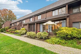 96 Acorn Ponds Dr, Roslyn, NY 11576 - Photo 2