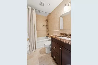 96 Acorn Ponds Drive, Roslyn, NY 11576 - Photo 22