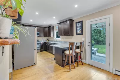 84 Cedar Street, Islip, NY 11751 - Photo 10