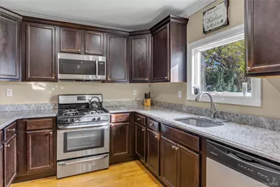 84 Cedar Street, Islip, NY 11751 - Photo 8