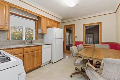 374 Port Avenue, Ronkonkoma, NY 11779 - Photo 6