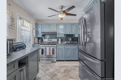 121 S 30th Street, Wyandanch, NY 11798 - Photo 10