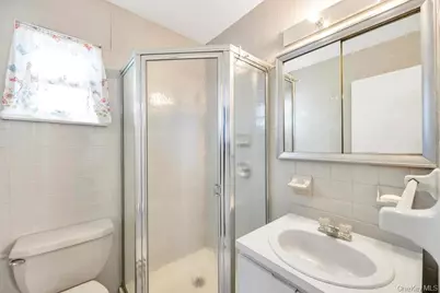 4 Hope Drive, Plainview, NY 11803 - Photo 16