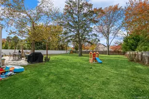 1692 Feureisen Ave, Bohemia, NY 11716 - Photo 10