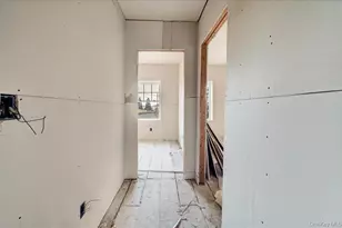 255 Powell Ave, Newburgh, NY 12550 - Photo 14