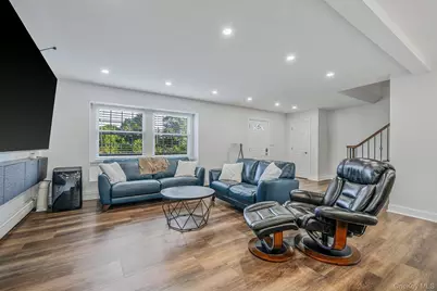 360 Woodside Avenue, Bellport, NY 11713 - Photo 8