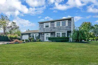 360 Woodside Avenue, Bellport, NY 11713 - Photo 2