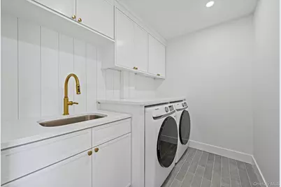 2542 Lefferts Place, Bellmore, NY 11710 - Photo 18