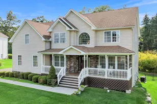 11 Fant Farm Ln, Suffern, NY 10901 - Photo 2