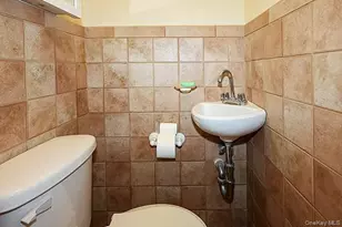 63-64 78th St, Middle Village, NY 11379 - Photo 16