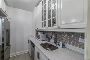 400 E 70th St, New York, NY 10021 - Photo 8