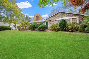 28 Elm St, Woodbury, NY 11797 - Photo 2