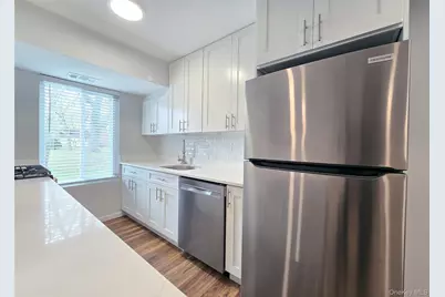 27 Cheyenne Court #27, Coram, NY 11727 - Photo 6