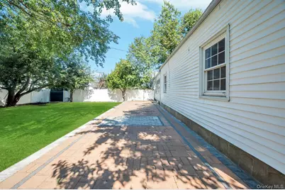 81 Division Avenue, Levittown, NY 11756 - Photo 20