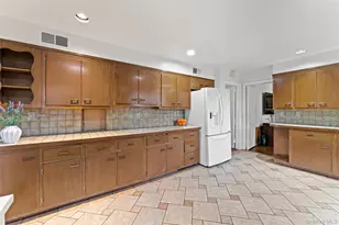 285 Old Colony Rd, Hartsdale, NY 10530 - Photo 10