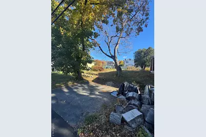 37 Hayhurst Avenue, Valhalla, NY 10595 - Photo 2